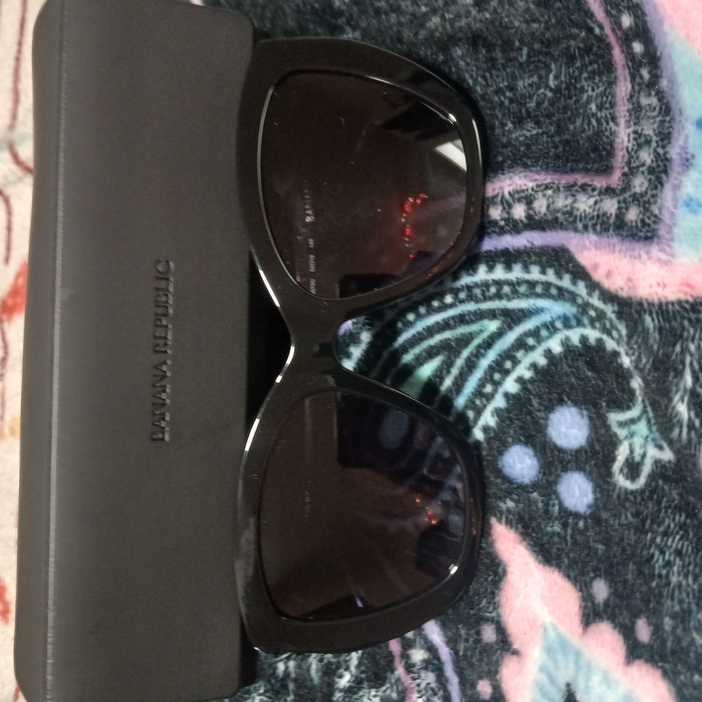 Banana Republic Classic Black Sunglasses with Dark Lenses